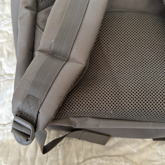 Used Herschel Little America Backpack Grey Gray - Picture 5 of 6